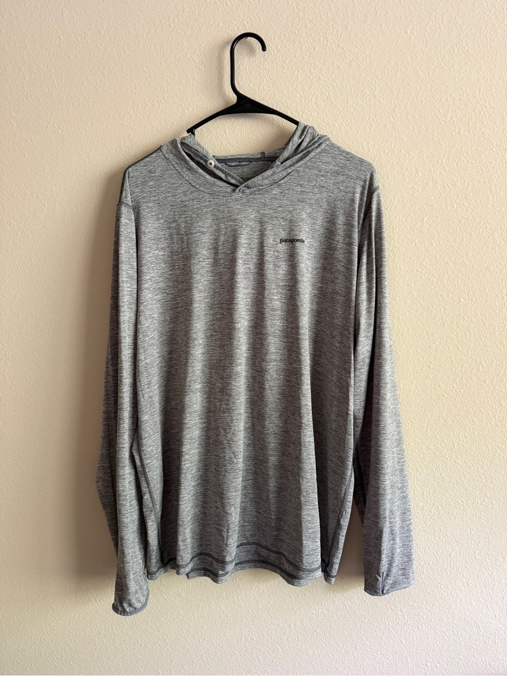Patagonia Men’s Heather Gray Long-Sleeve Hooded Shirt